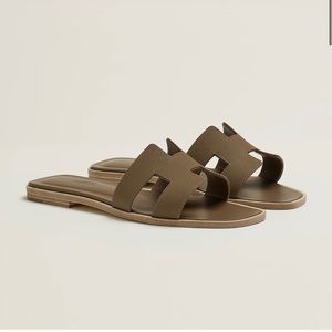 New with box Oran etoupe sandals